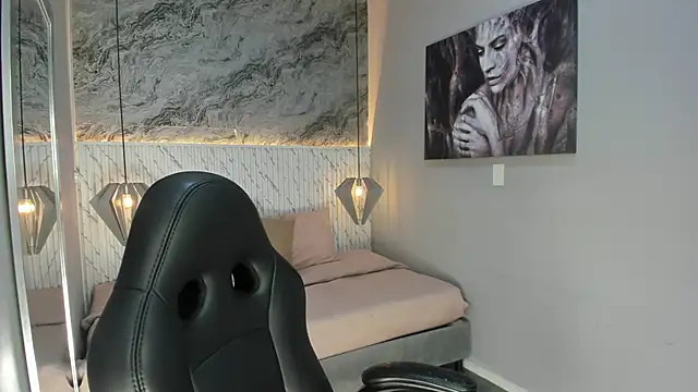 Esmeralda  18 online show from 04-25-26, 07:55