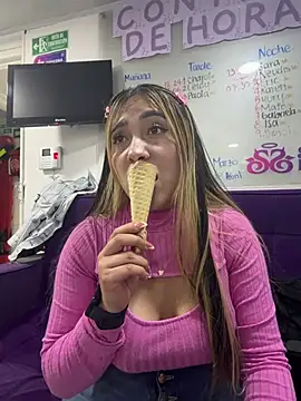 ManuelaVeeleez online show from 04-02-26, 07:11