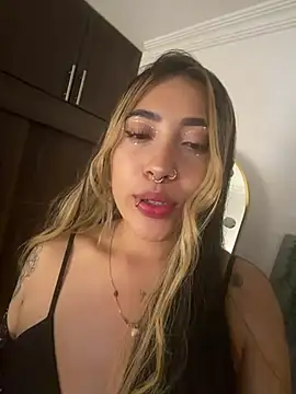 ManuelaVeeleez online show from 04-04-26, 06:11