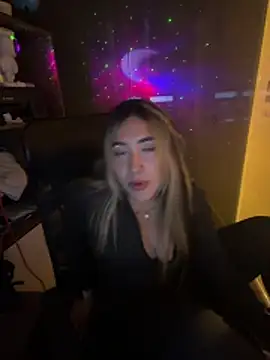 ManuelaVeeleez online show from 04-11-26, 07:45