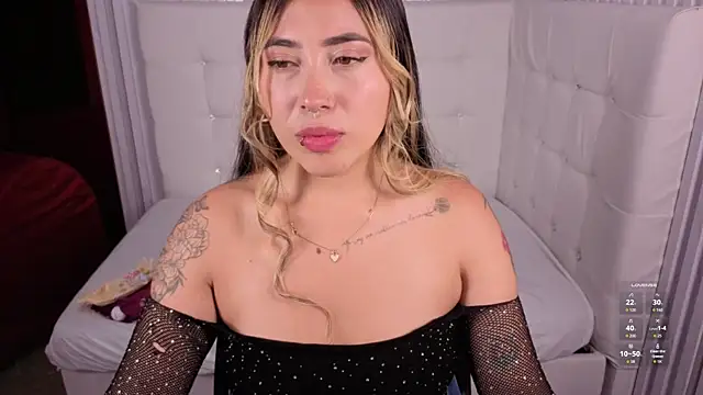 Snapshot of ManuelaVeeleez chatting on 05-21-26, 04:30 ManuelaVeeleez online show from 05-21-26, 04:30