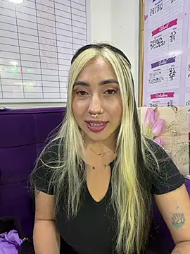 Snapshot of ManuelaVeeleez chatting on 06-13-26, 03:59 ManuelaVeeleez online show from 06-13-26, 03:59