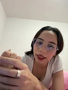 Snapshot of Nicole_Cute04 chatting on 07-26-26, 05:04 Nicole Cute04 online show from 07-26-26, 05:04
