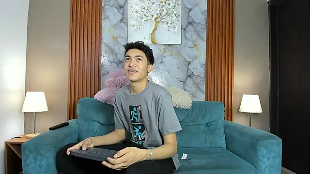 SKYN MAN online show from 04-12-26, 01:10