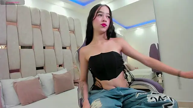 georgina kloss  online show from 04-21-26, 12:44