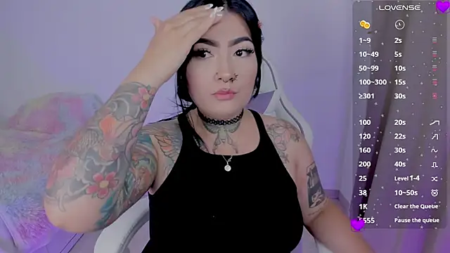 Snapshot of heeyy_kitty chatting on 05-18-26, 06:25 heeyy kitty online show from 05-18-26, 06:25