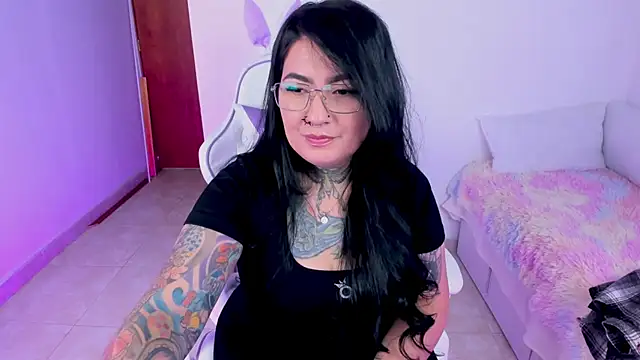Snapshot of heeyy_kitty chatting on 07-14-26, 10:04 heeyy kitty online show from 07-14-26, 10:04