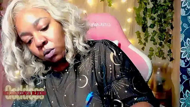 Snapshot of Goddess_MercedesRedd chatting on 06-14-26, 04:09 Goddess MercedesRedd online show from 06-14-26, 04:09