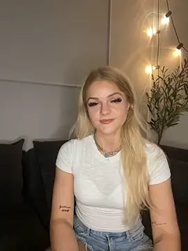 Luna-Noire online show from 03-08-26, 08:12