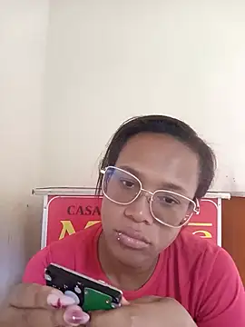 Snapshot of Sraveneno chatting on 06-13-26, 11:30 Sraveneno online show from 06-13-26, 11:30