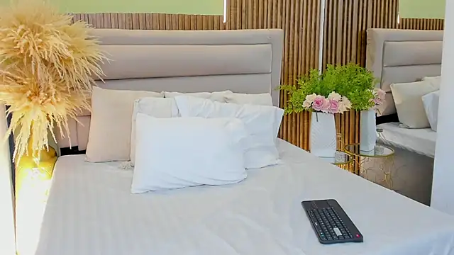 VanessaOwens1 online show from 03-11-26, 02:01