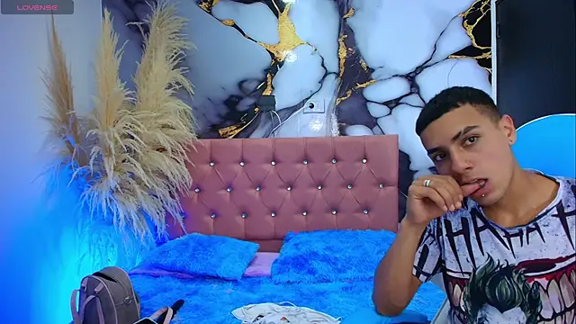 Ariatna Andy online show from 04-21-26, 09:06