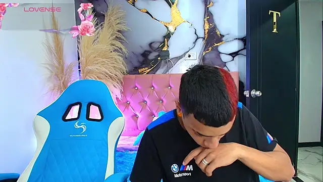 Ariatna Andy online show from 04-24-26, 07:49