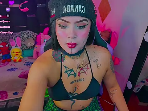 Snapshot of LauriInk1 chatting on 05-31-26, 02:20 LauriInk1 online show from 05-31-26, 02:20