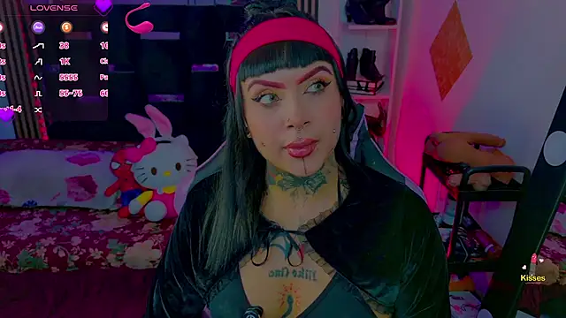 LauriInk1 online show from 06-19-26, 02:49