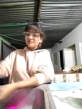 MelissaGirat  online show from 03-06-26, 04:20