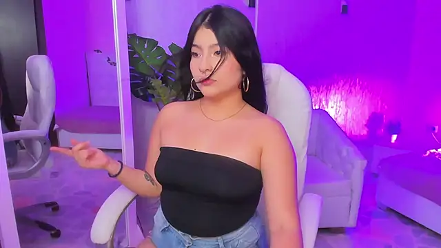 Snapshot of HannaLee333 chatting on 03-17-26, 02:38 HannaLee333 online show from 03-17-26, 02:38