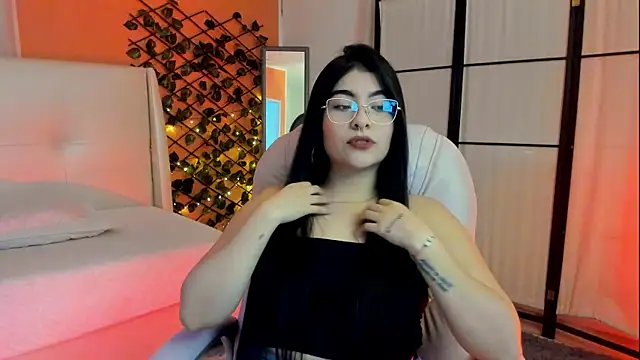 Snapshot of HannaLee333 chatting on 03-27-26, 10:42 HannaLee333 online show from 03-27-26, 10:42