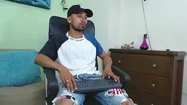 RichardWithe  online show from 03-10-26, 12:10