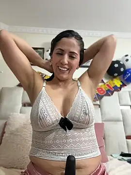 SamanthaWalker  online show from 07-04-26, 01:23