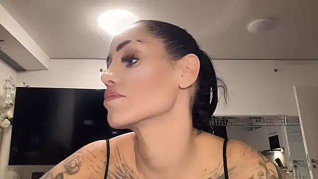 AMBER HARD online show from 04-19-26, 01:16