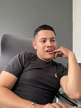 OliverTabordaa online show from 06-19-26, 03:27