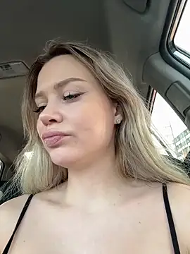 Girl Mia online show from 03-06-26, 06:54