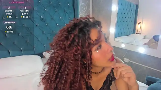 Snapshot of CoralineRed chatting on 04-25-26, 12:35 CoralineRed online show from 04-25-26, 12:35