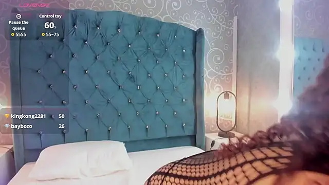Snapshot of CoralineRed chatting on 04-28-26, 02:27 CoralineRed online show from 04-28-26, 02:27