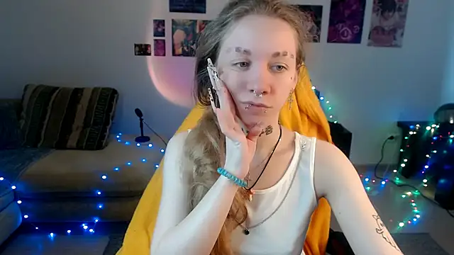 Nica Kawaii online show from 06-22-26, 01:19