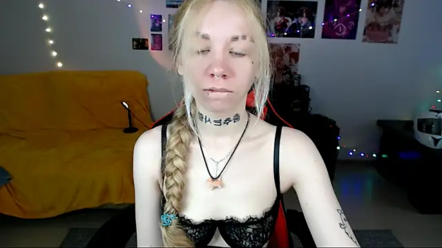 Nica Kawaii online show from 07-17-26, 01:18