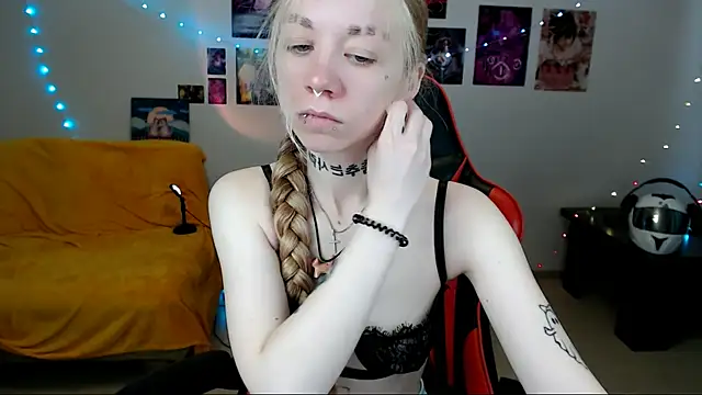 Nica Kawaii online show from 07-26-26, 01:18