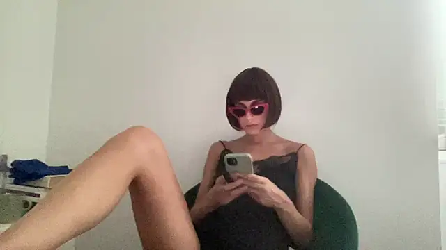 Snapshot of SlowVenomXX chatting on 06-29-26, 02:28 SlowVenomXX online show from 06-29-26, 02:28