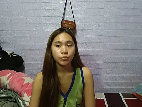 Snapshot of aina2003 chatting on 05-29-26, 07:50 aina2003 online show from 05-29-26, 07:50