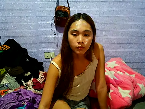 Snapshot of aina2003 chatting on 05-31-26, 04:20 aina2003 online show from 05-31-26, 04:20