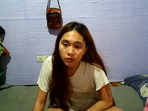 Snapshot of aina2003 chatting on 06-03-26, 04:37 aina2003 online show from 06-03-26, 04:37