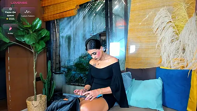 Snapshot of Sienna_Dark chatting on 06-12-26, 08:52 Sienna Dark online show from 06-12-26, 08:52