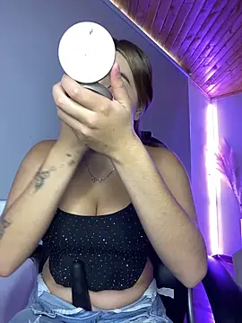 Issa pinkk online show from 04-21-26, 07:50