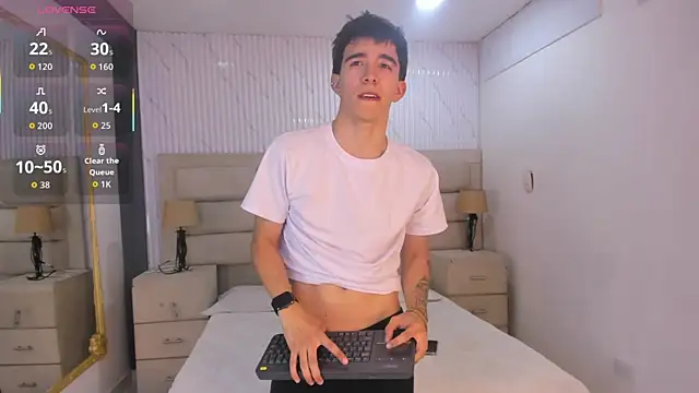 TylerCross  online show from 04-22-26, 08:32