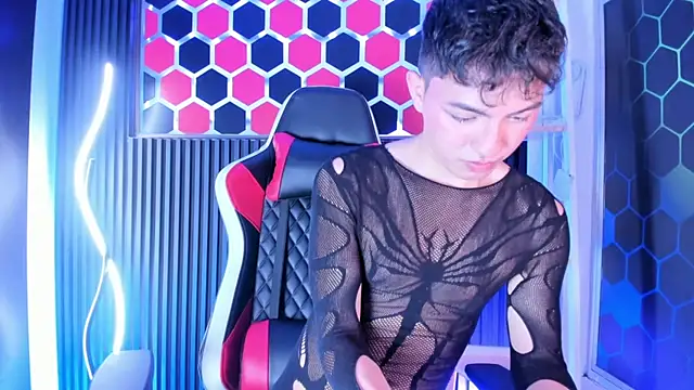 Cristopher Wild online show from 05-20-26, 04:18