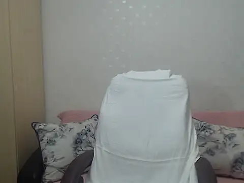Snapshot of BlondEagleMuscle chatting on 05-05-26, 07:33 BlondEagleMuscle online show from 05-05-26, 07:33