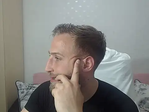 Snapshot of BlondEagleMuscle chatting on 05-11-26, 09:12 BlondEagleMuscle online show from 05-11-26, 09:12
