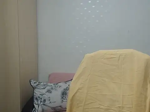 Snapshot of BlondEagleMuscle chatting on 05-18-26, 09:20 BlondEagleMuscle online show from 05-18-26, 09:20