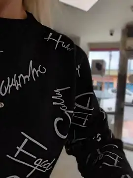 ManuelaX online show from 04-25-26, 09:01