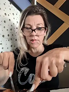 ManuelaX online show from 04-26-26, 12:14