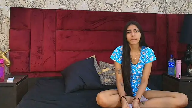 Snapshot of strawberrymia68_ chatting on 06-06-26, 11:37 strawberrymia68 online show from 06-06-26, 11:37