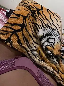 Snapshot of Safadona001 chatting on 03-10-26, 10:09 Safadona001 online show from 03-10-26, 10:09