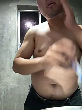 Snapshot of GoldenM95 chatting on 05-18-26, 06:19 GoldenM95 online show from 05-18-26, 06:19