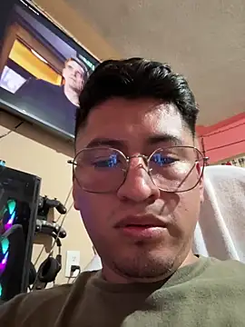 Snapshot of GoldenM95 chatting on 05-19-26, 02:51 GoldenM95 online show from 05-19-26, 02:51