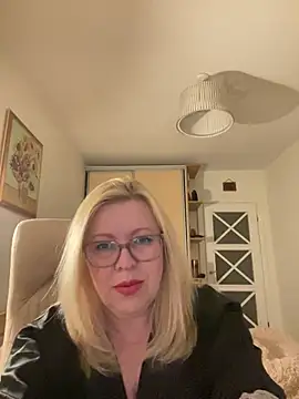 JanieLight53 online show from 05-13-26, 06:27